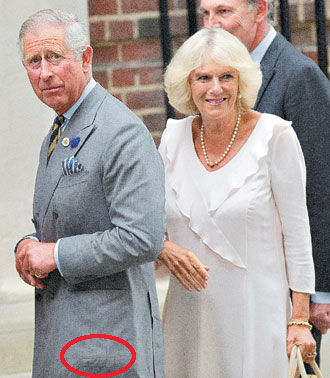 查爾斯王子最近一掃浮華氣派，多次被媒體拍到穿同一件下擺有大塊補丁的灰色西裝外套。歐新社圖