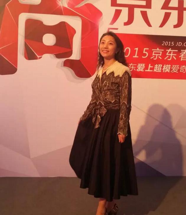  推廣京東的服裝業(yè)務(wù)，李曦帶領(lǐng)團(tuán)隊(duì)策劃實(shí)施了“尚京東”系列活動(dòng)