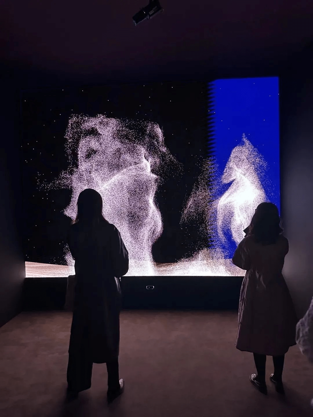 「時(shí)空浮游」阿瑪尼高定私藏香氛全球首展