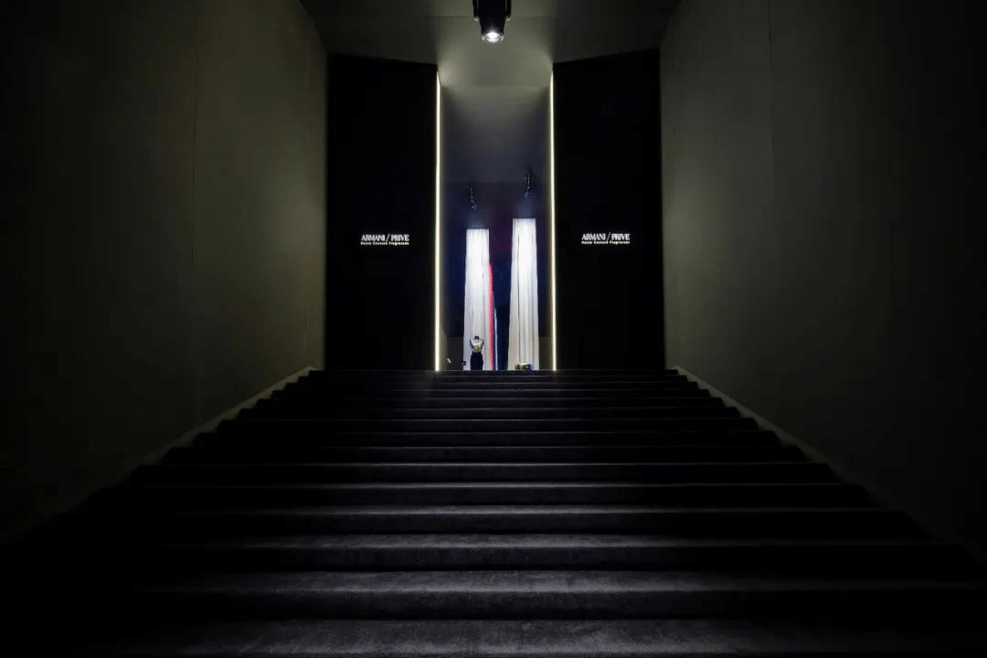 「時(shí)空浮游」阿瑪尼高定私藏香氛全球首展