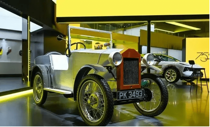 上海車展路特斯展臺(tái)活動(dòng)現(xiàn)場(chǎng)